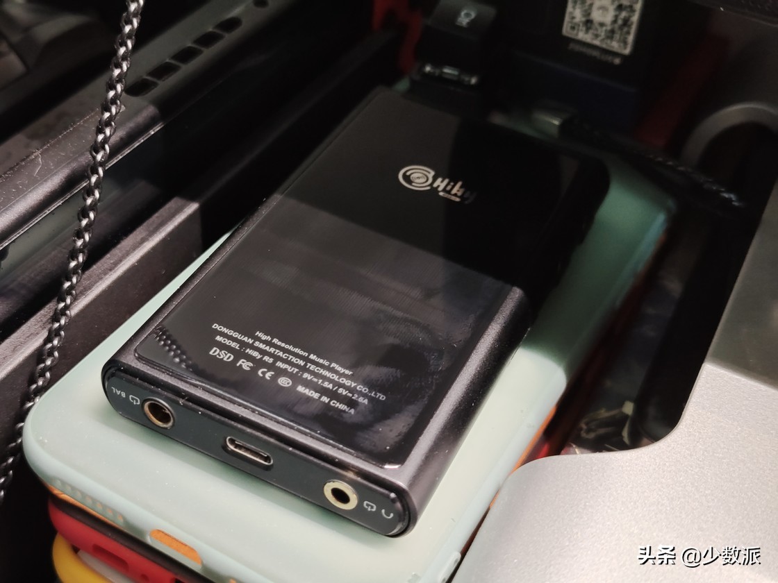 这也许是设备最多的桌面？我的「实用主义器材派」桌面分享