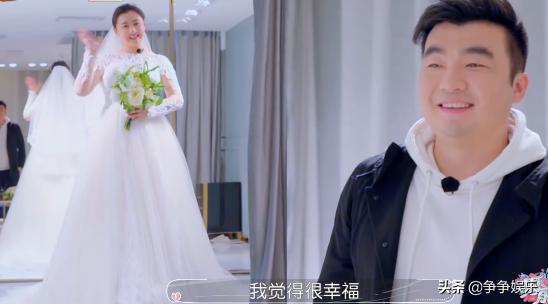 梁超何雯娜黑婚纱蹦床视频,蹦床冠军何雯娜老公梁超