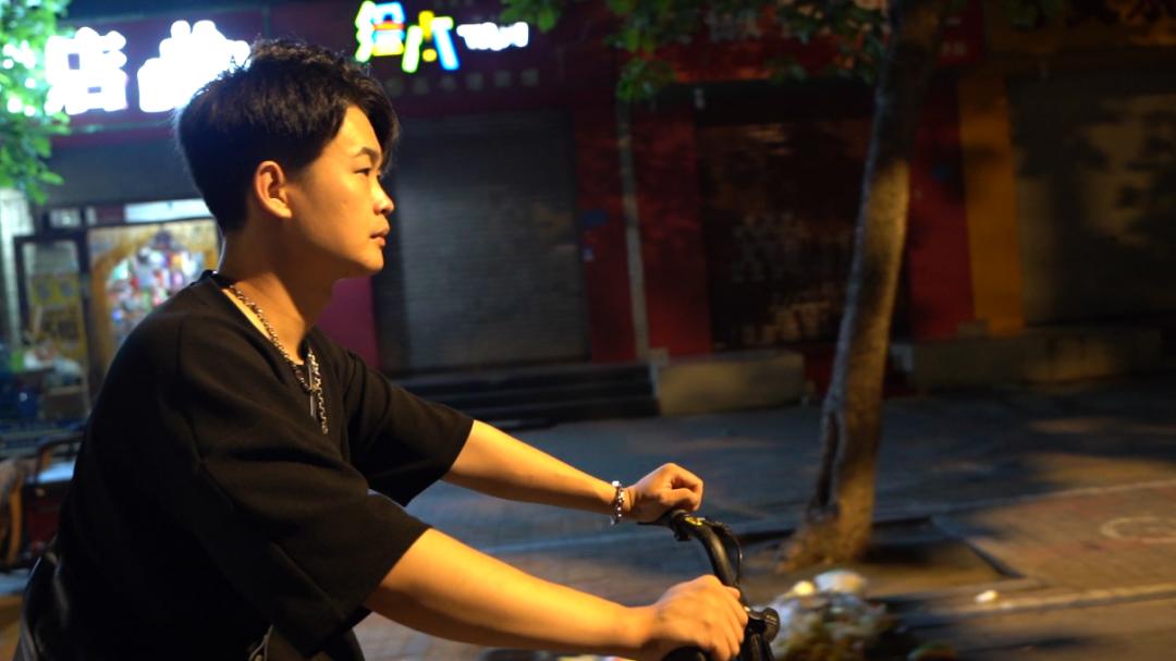 石家庄小伙用腹语拍段子年入千万,石家庄腹语小哥