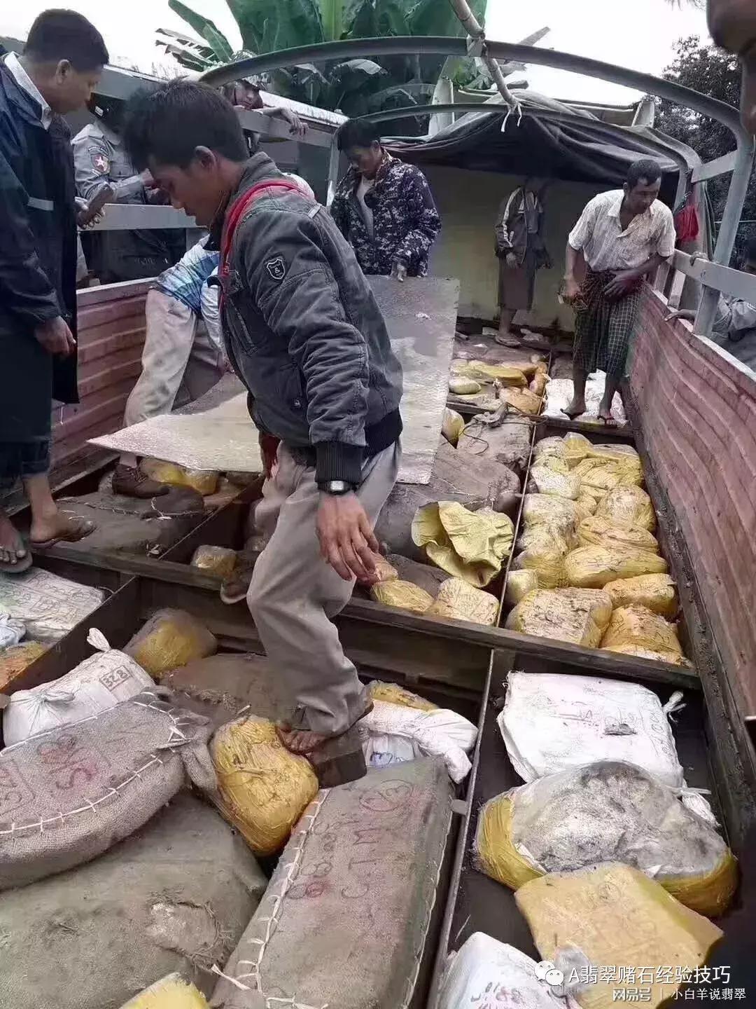 翡翠珠子有石纹和裂纹怎么区别,翡翠镯子表面有石纹一样的裂纹