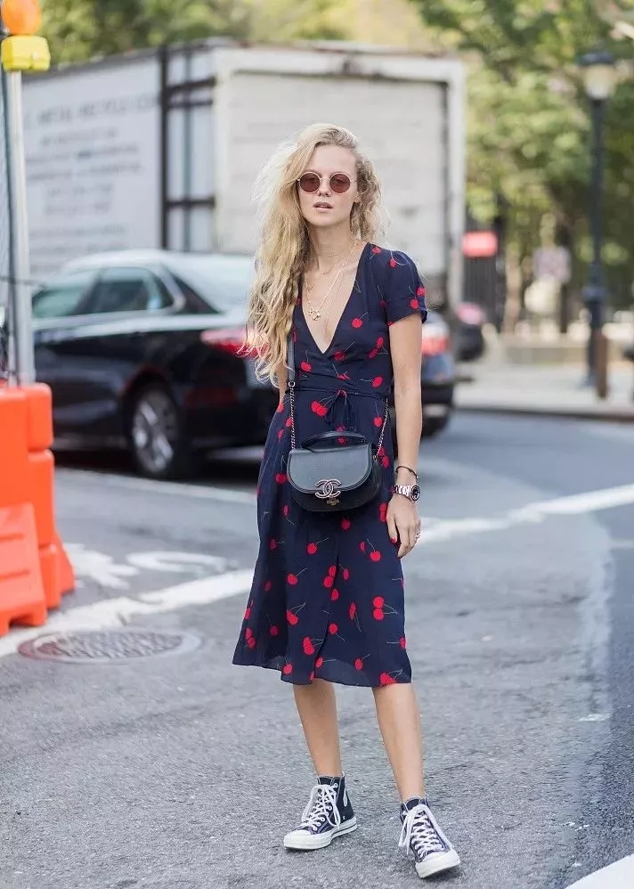 帆布鞋百搭是哪种颜色,帆布鞋经典百搭款