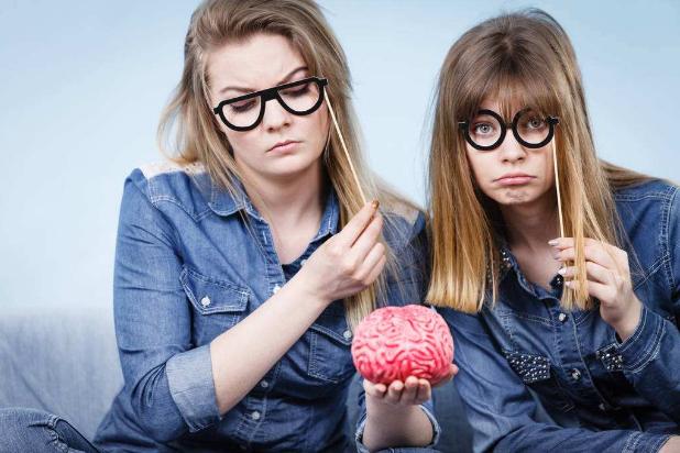 帮闺蜜带了罐奶粉，给我的钱是打折价，我回了一句话后，被拉黑了