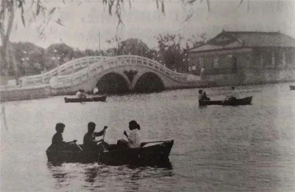 记忆中的家乡早已变了模样,家乡已不再是记忆中的模样