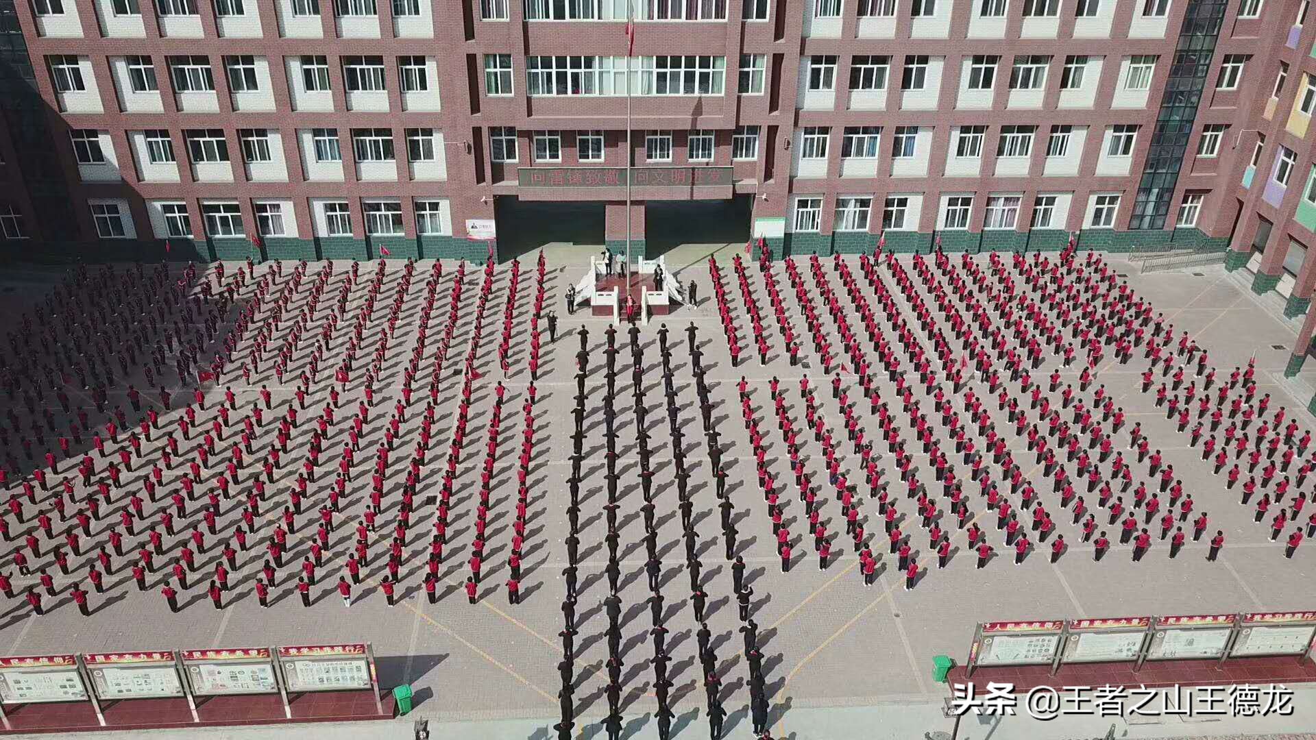 向雷锋同志致敬！为强盛祖国放歌！为文明宣化点赞！