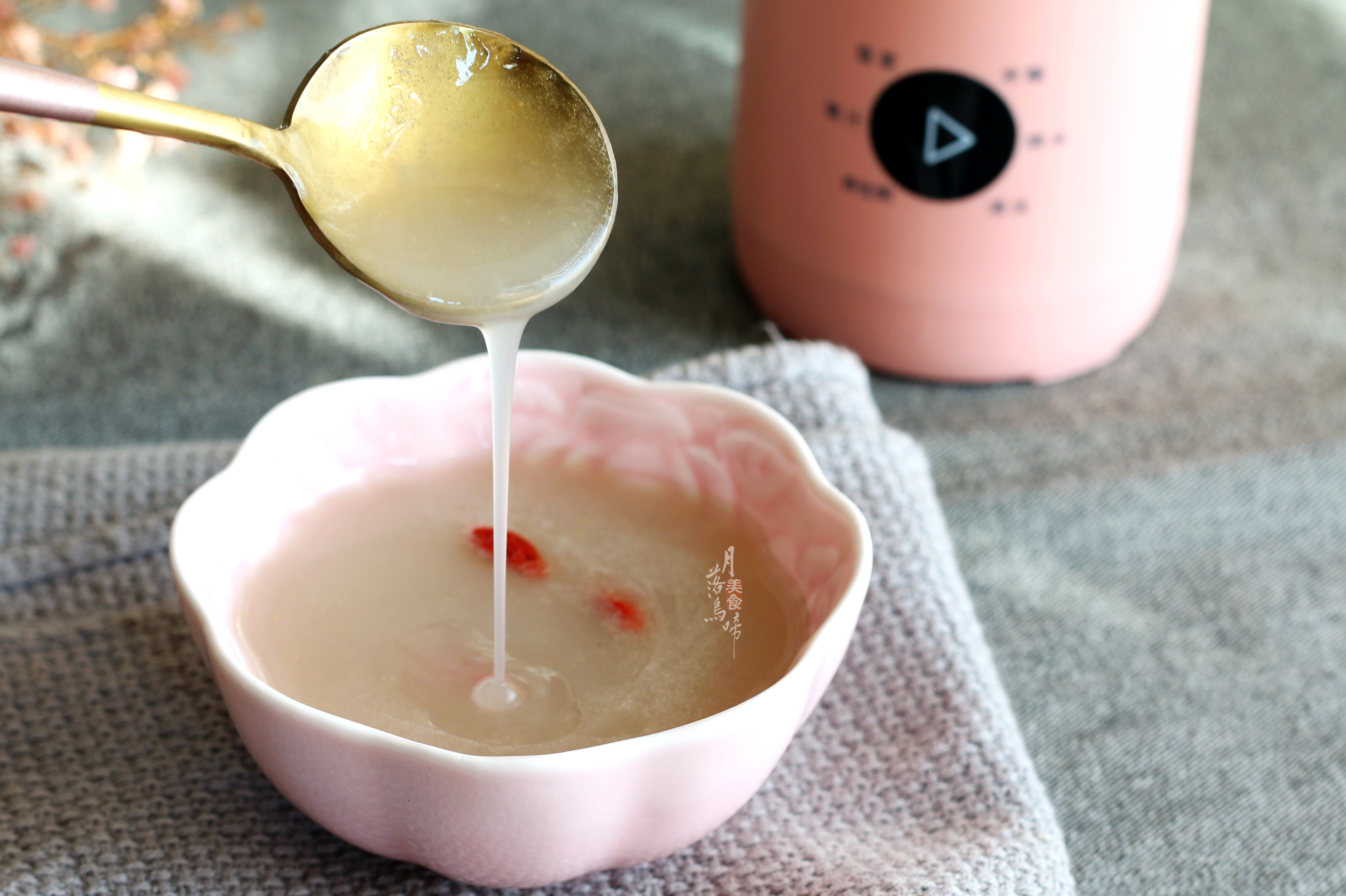 怎么煮银耳经济实惠快速好吃方便,银耳最简单的吃法大全