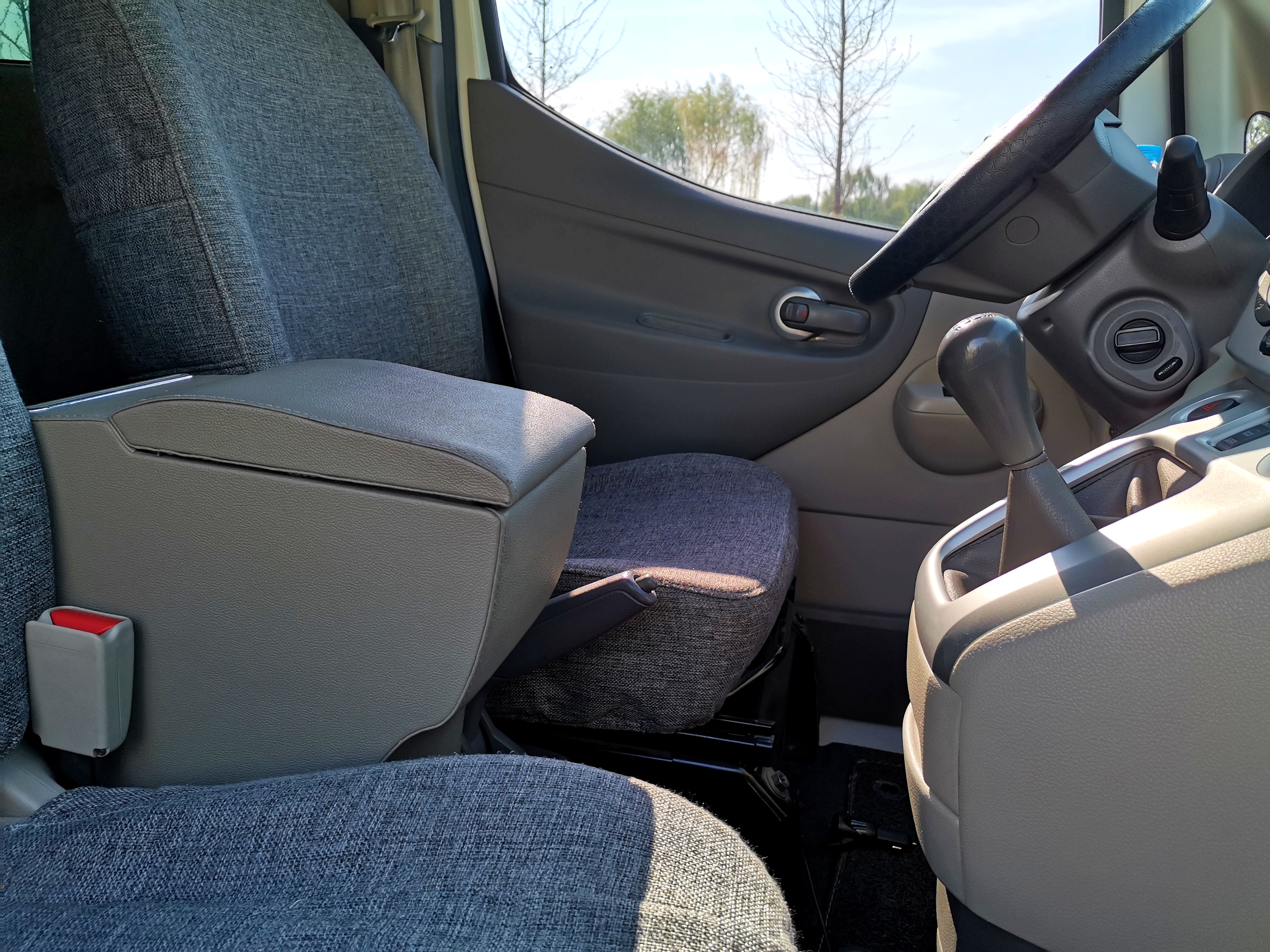 拉人载货两用车推荐,拉人拉货两用小车