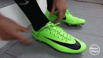 足球运动员为什么每次都穿新球鞋,喜旧厌新有什么好处