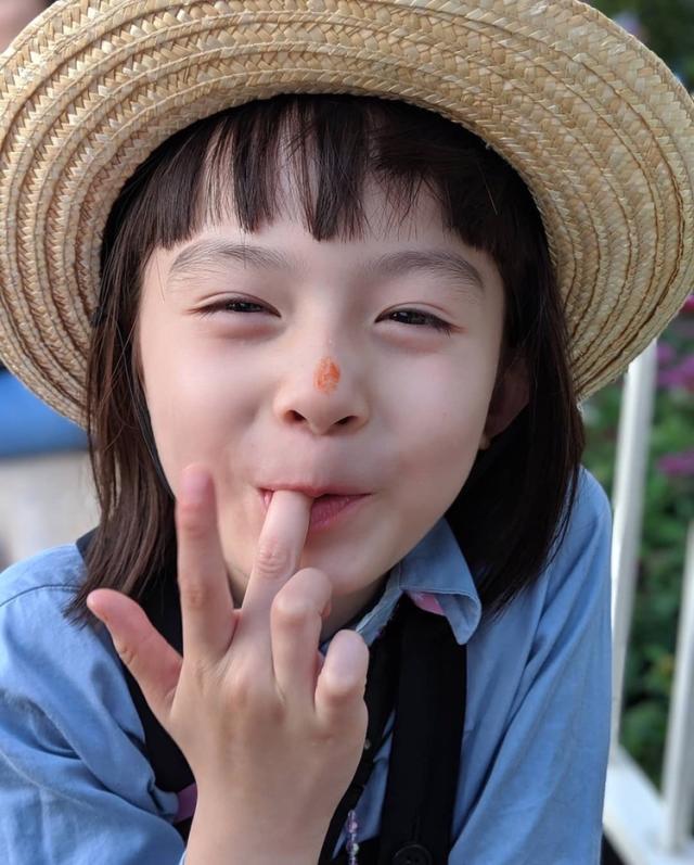 同陈冠希一个时代比较火的女艺人,这颜值跟陈冠希一模一样