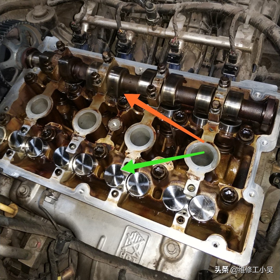 发动机漏油声音大什么原因,发动机噪音大了是不是该换油了