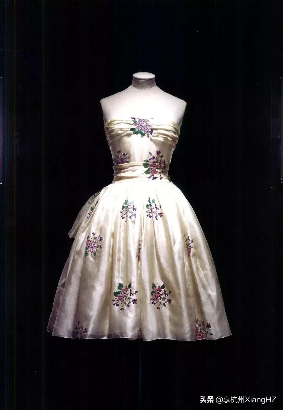 迪奥1997旗袍秋冬大秀 (迪奥1953时装展图片)