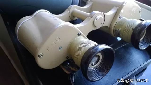 施华洛世奇是属于什么饰品,施华洛世奇是水晶还是莫桑钻