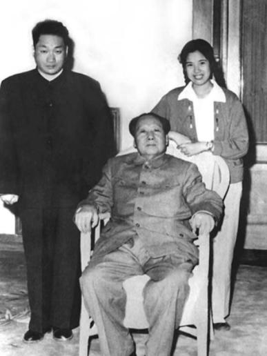 王鹤滨担任毛主席孩子们的家长,李讷为何对其不满:王叔叔不好