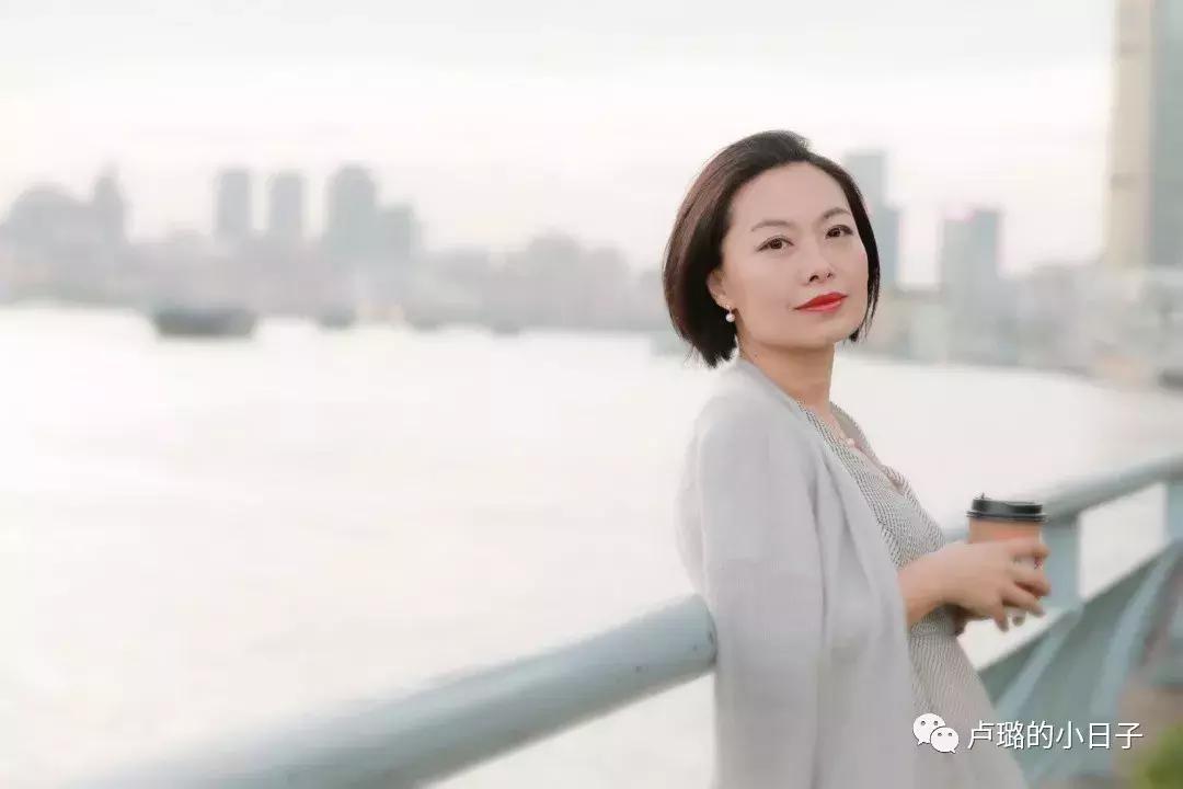 短期旅行必备化妆包是什么,出门手提袋便携女时尚化妆包