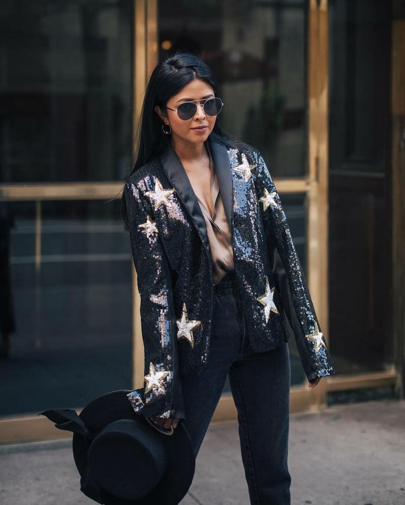 今年秋冬流行的西装外套款式,时尚今年的西装外套越短越时髦