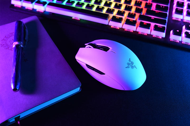 颜值高、还能打、抓着还舒服-雷蛇八岐大蛇V2游戏鼠标