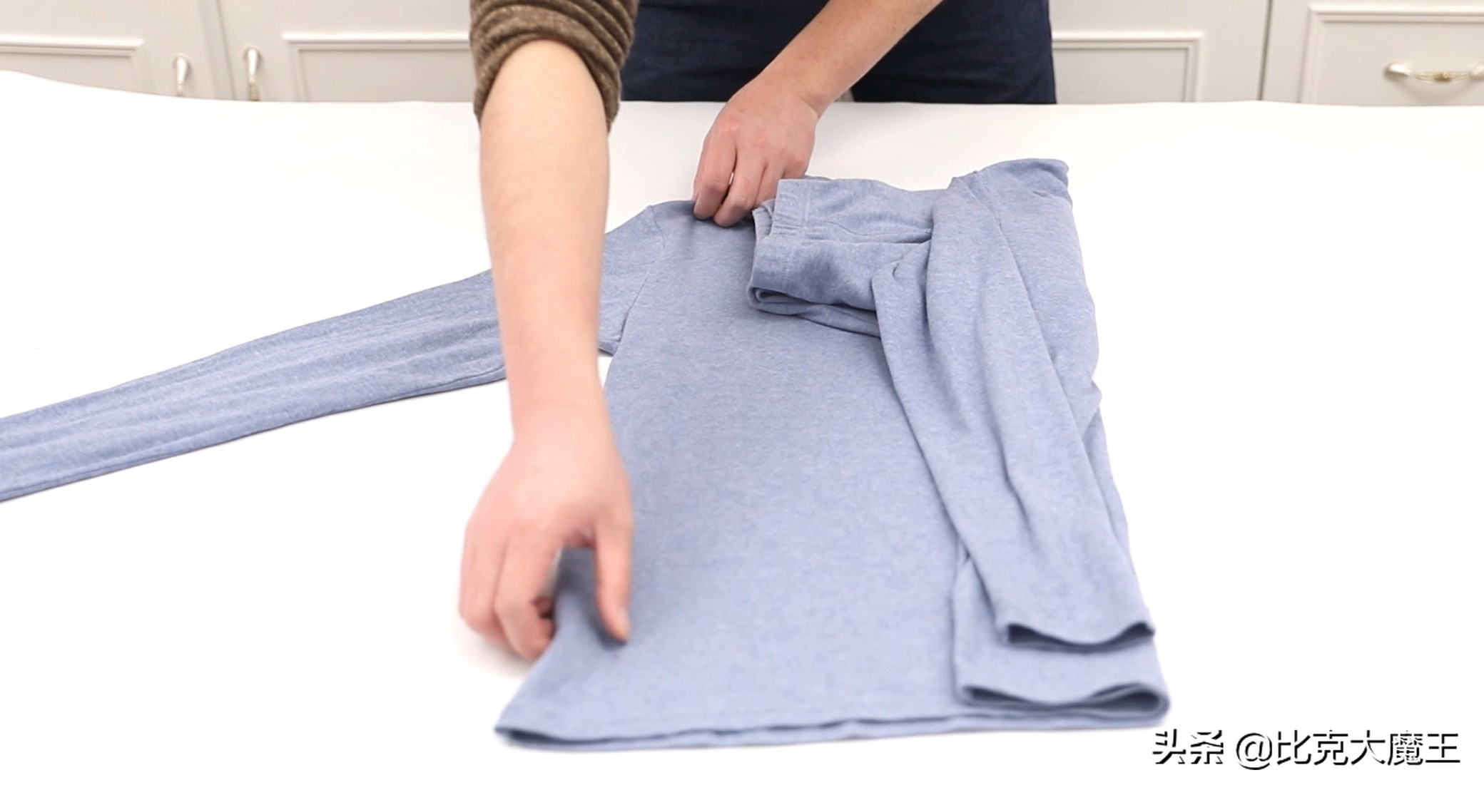 厚衣服怎么叠比较省空间,怎么叠厚衣服省空间行李箱