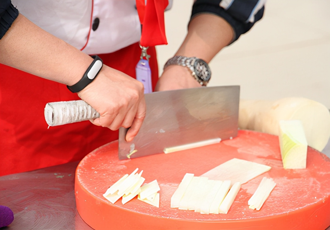 厨师行业的发展前景怎么样，厨师行业的未来，厨师会有出路吗