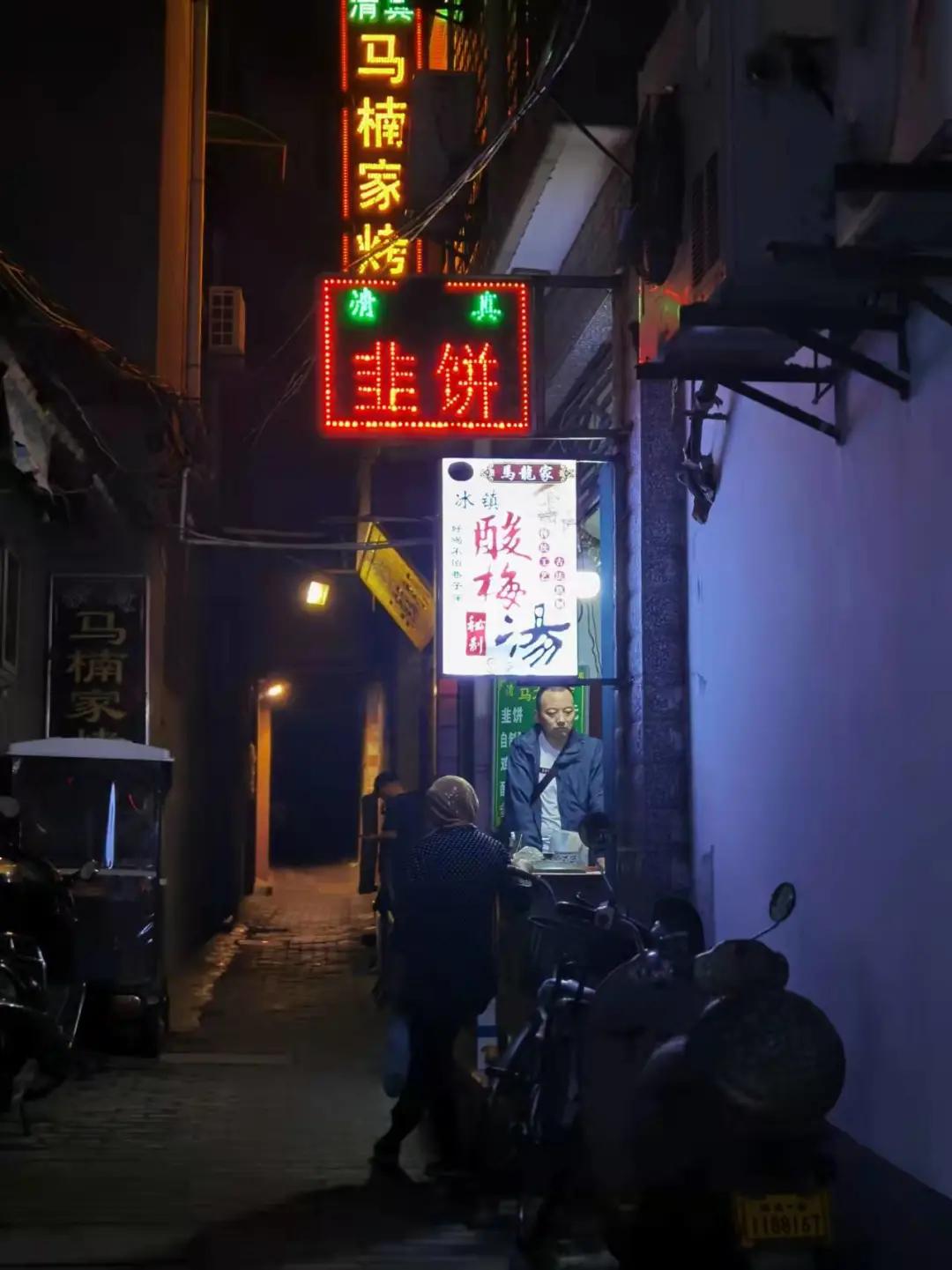 西安正宗小吃街是回民街吗,西安正宗本地小吃街回民街