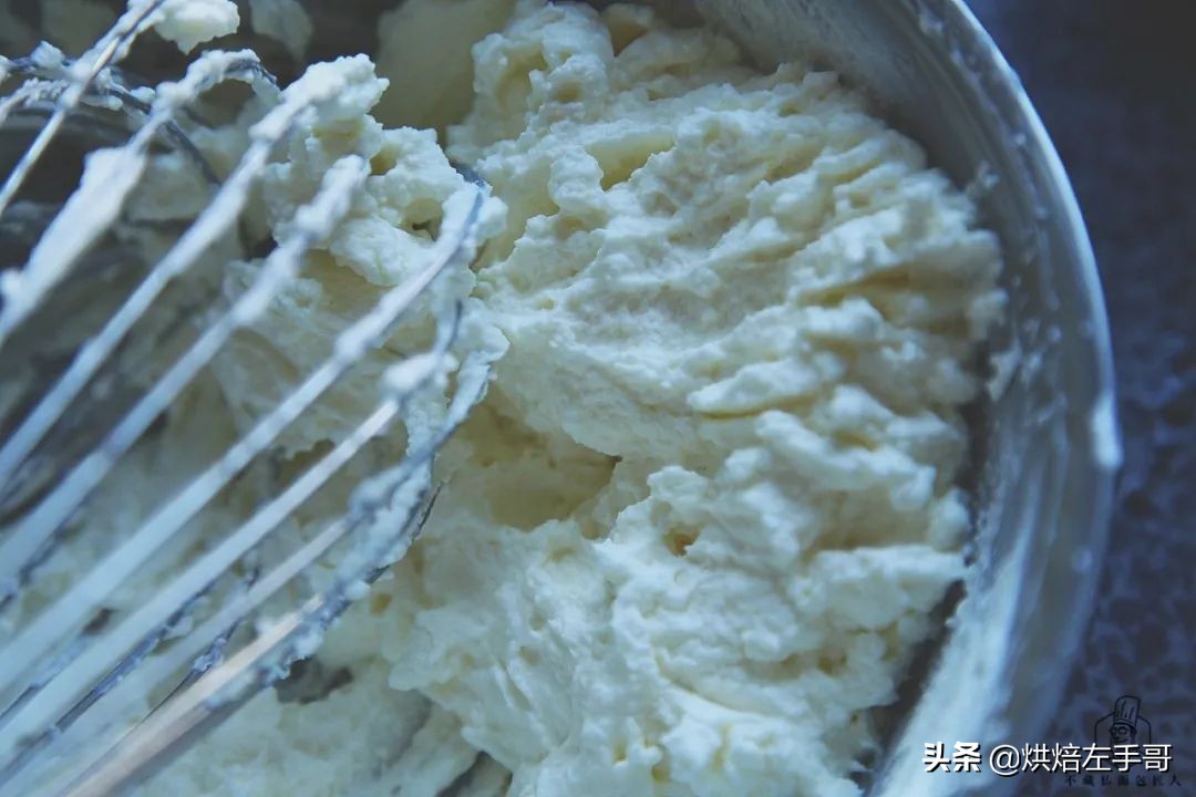 生日蛋糕奶油都用什么做的,生日蛋糕上面的奶油怎么做不会化