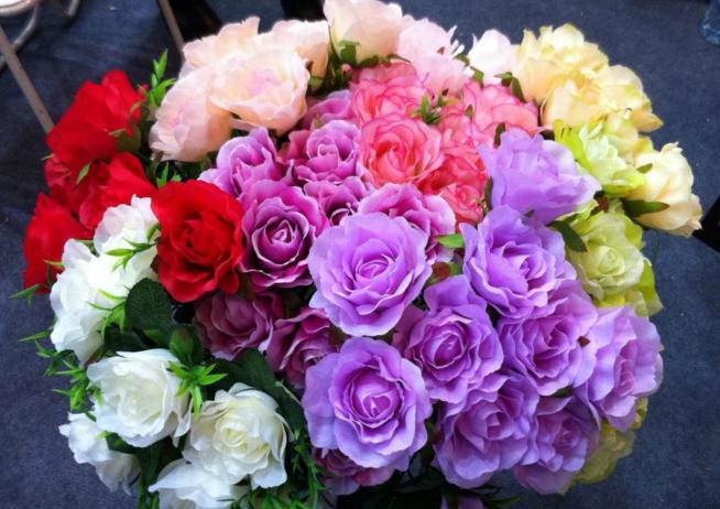 颜色不同价格不一样,粉色玫瑰和红色玫瑰的价格区别