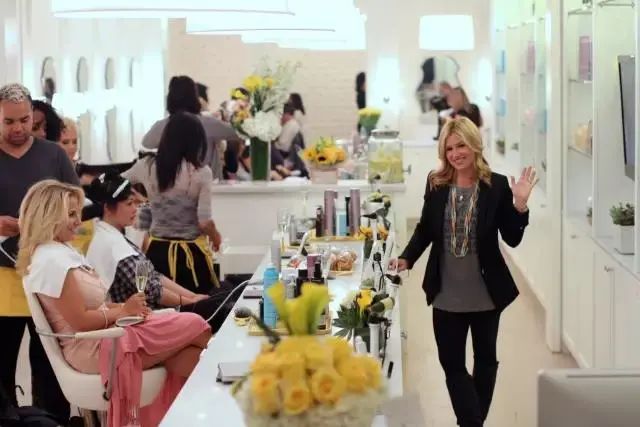 直播行业的崛起实体店该何去何从,网红直播卖货和实体店未来趋势