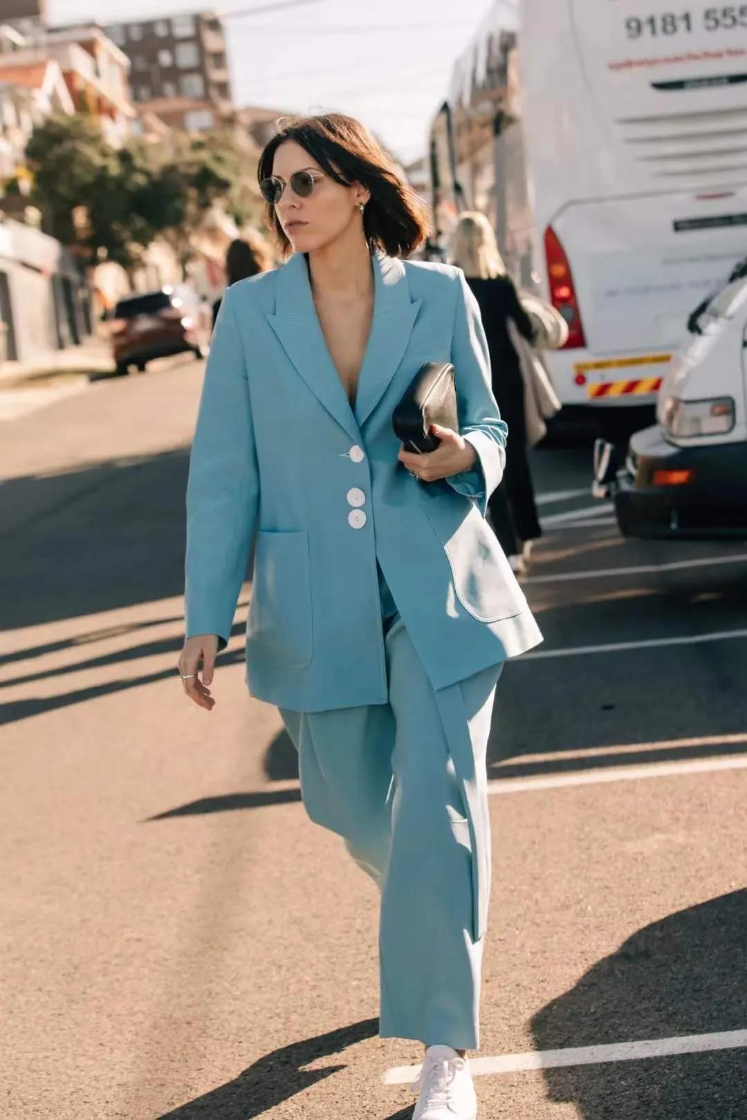 一套西装又正式又休闲,30-35岁女性春季穿搭西装