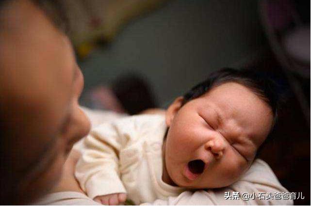 新生儿肠绞痛哭闹时怎么处理,新生儿肠绞痛哭闹怎么办