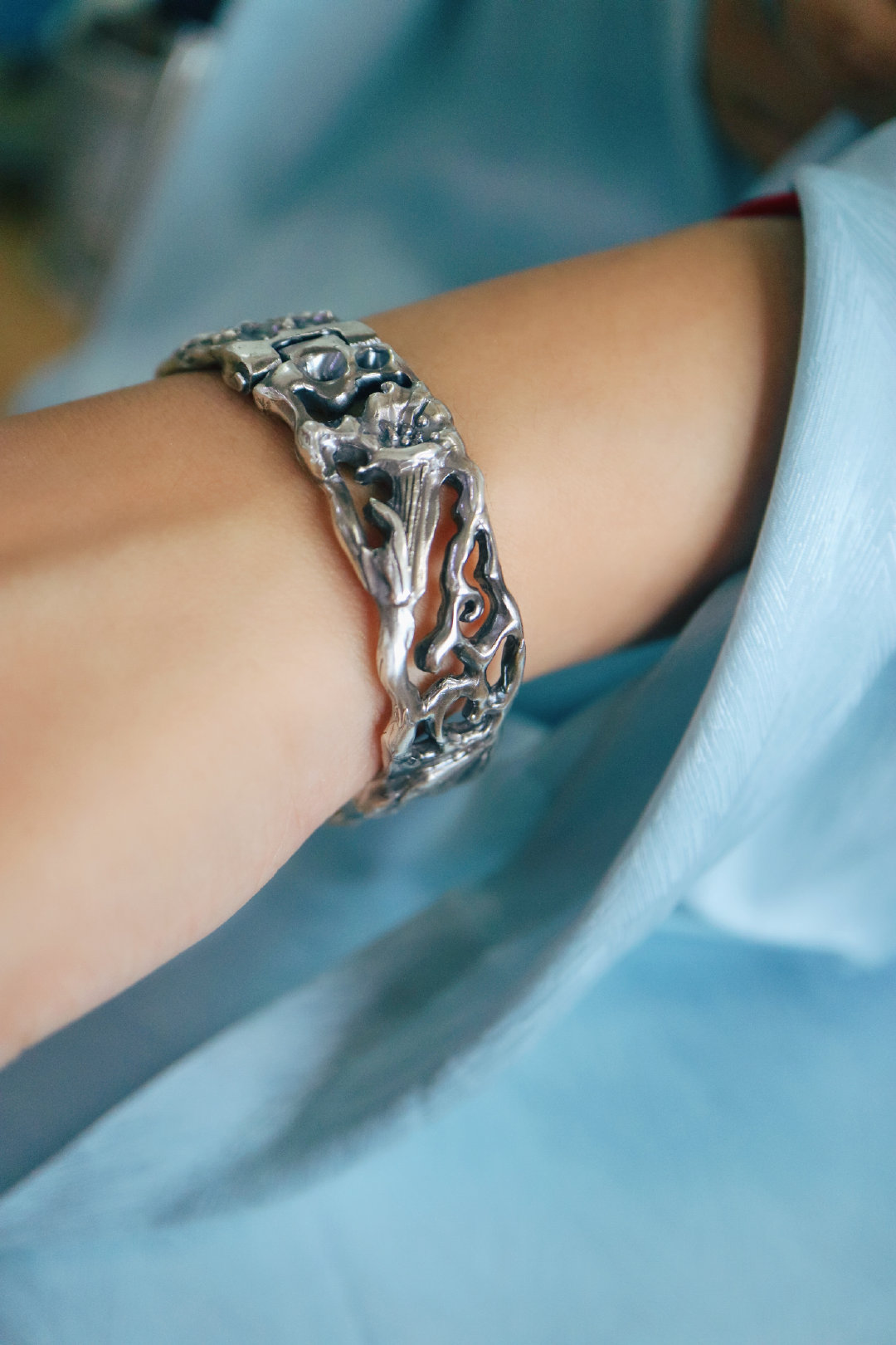 你会戴黄金首饰吗,什么类型的手链可以戴右手