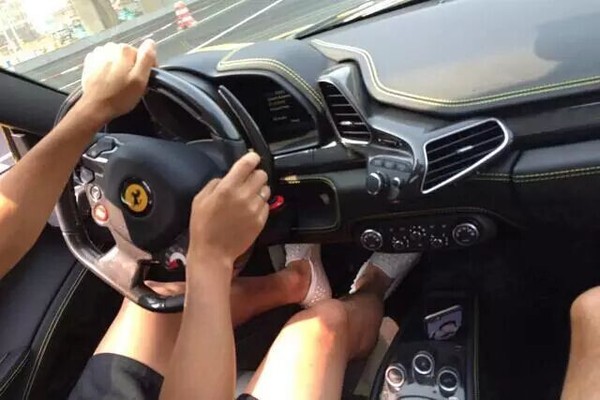 里皮在恒大的座驾,看国足时反应