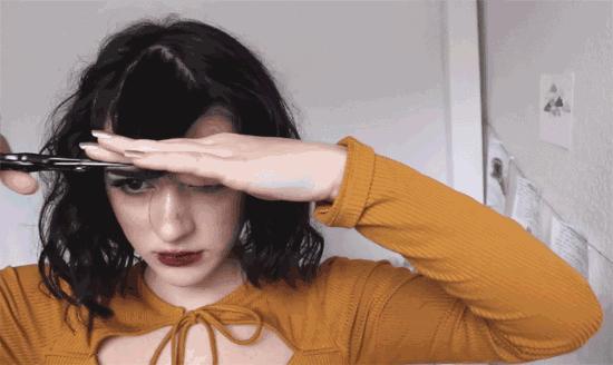 刘海怎么剪下去,刘海如何剪得快