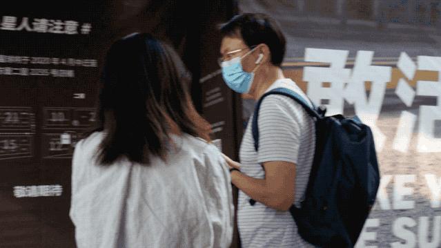 太古里的年轻人耳机在放什么？