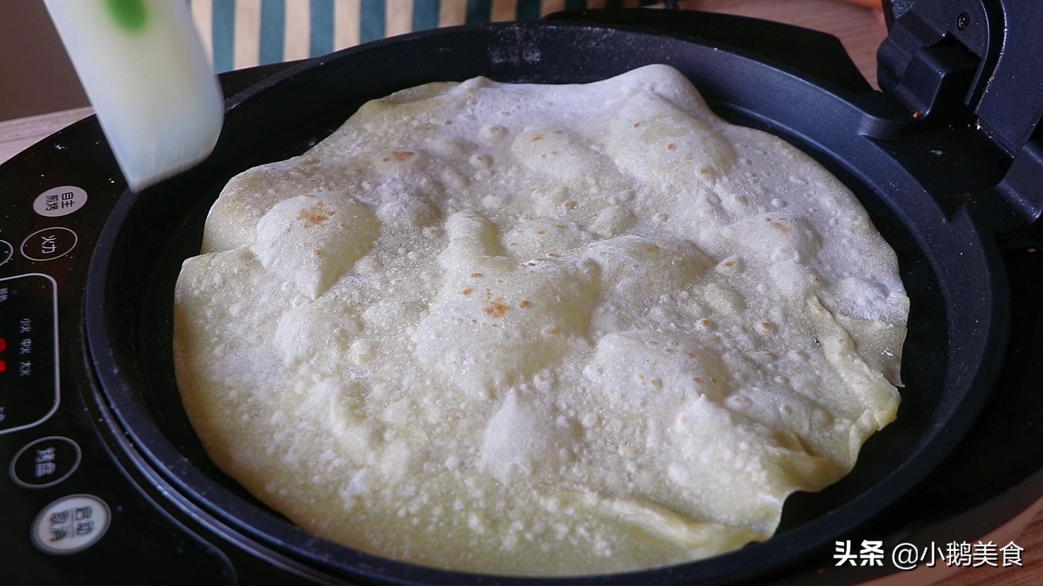 烙饼又软又不硬的做法,烙饼又干又硬的原因