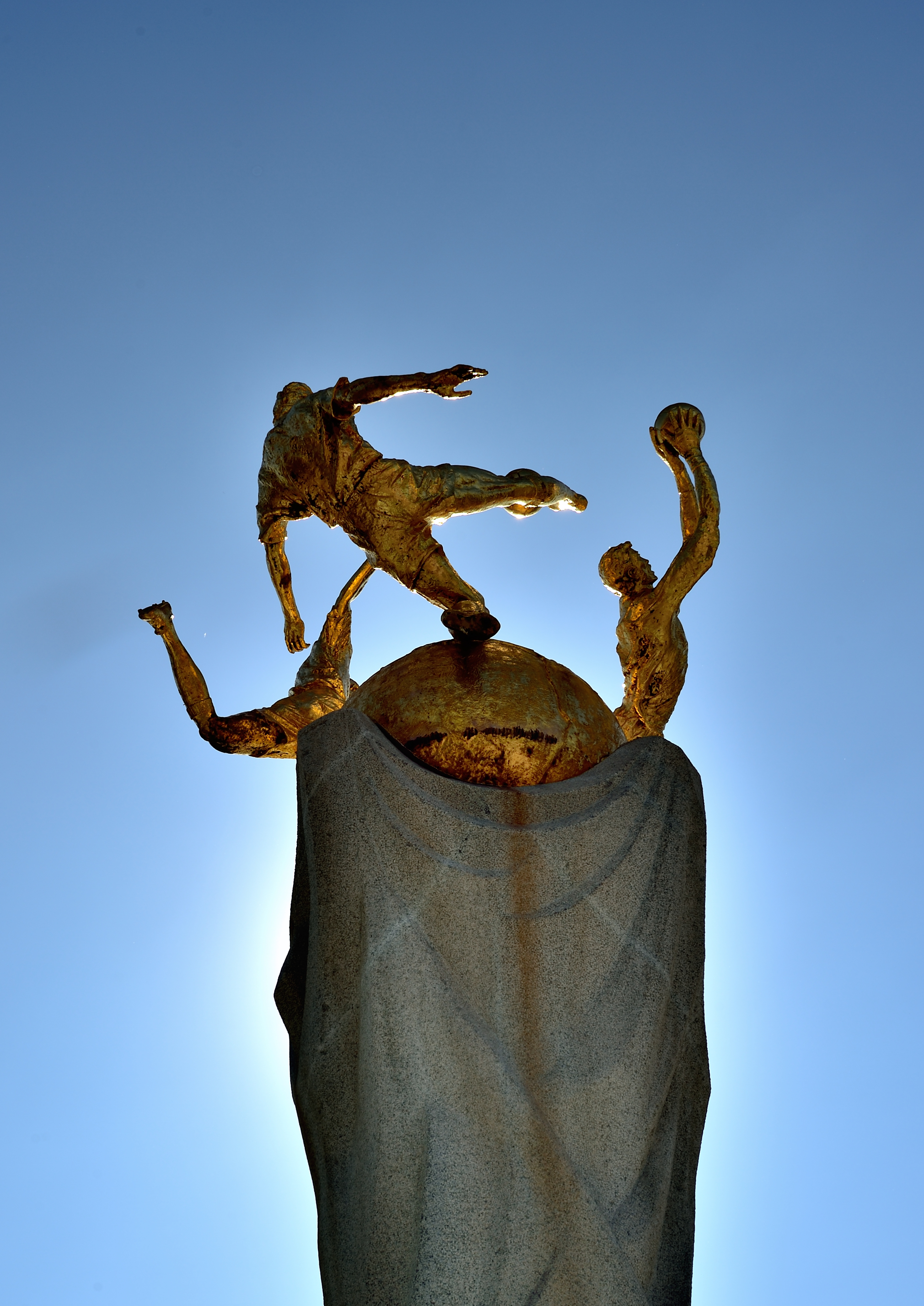 民国足球雕塑,天津明园足球场雕塑