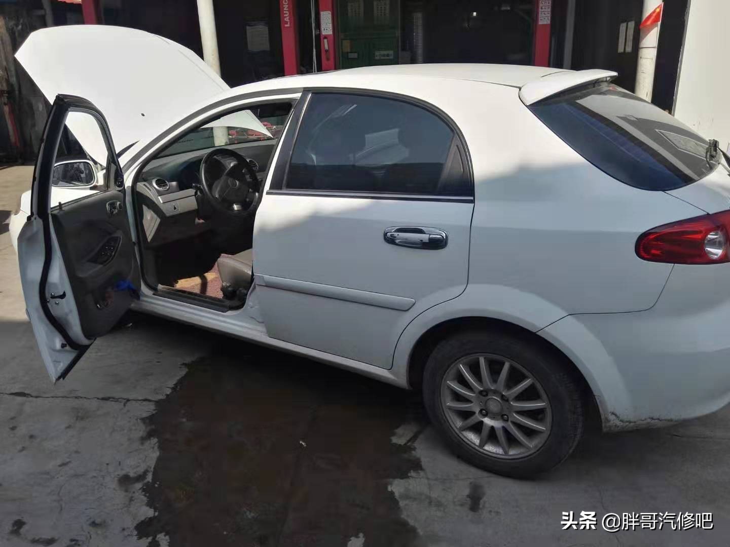 车灯发黄家用方法,大灯漏水发黄怎么补