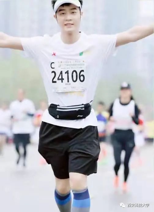 年薪40W+，签约字节、阿里...西科的“宝藏男孩”都在这个宿舍