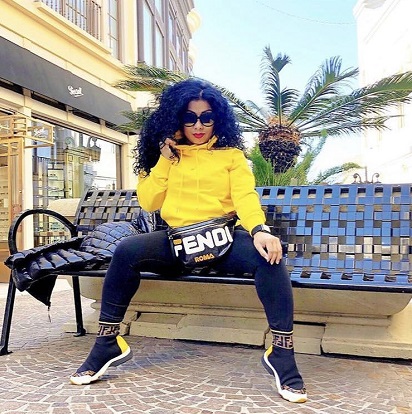 金钱梅的情人节！梅威瑟被嘲讽，不速之客造访豪宅，女友却很开心