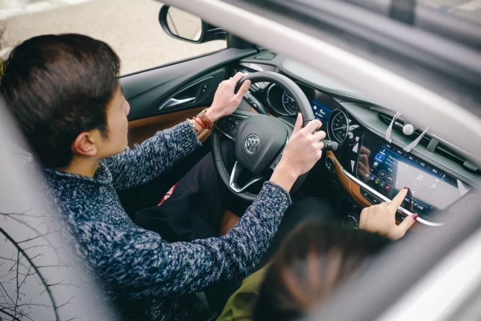 昂科拉gx碰撞视频,被低估的昂科拉gx