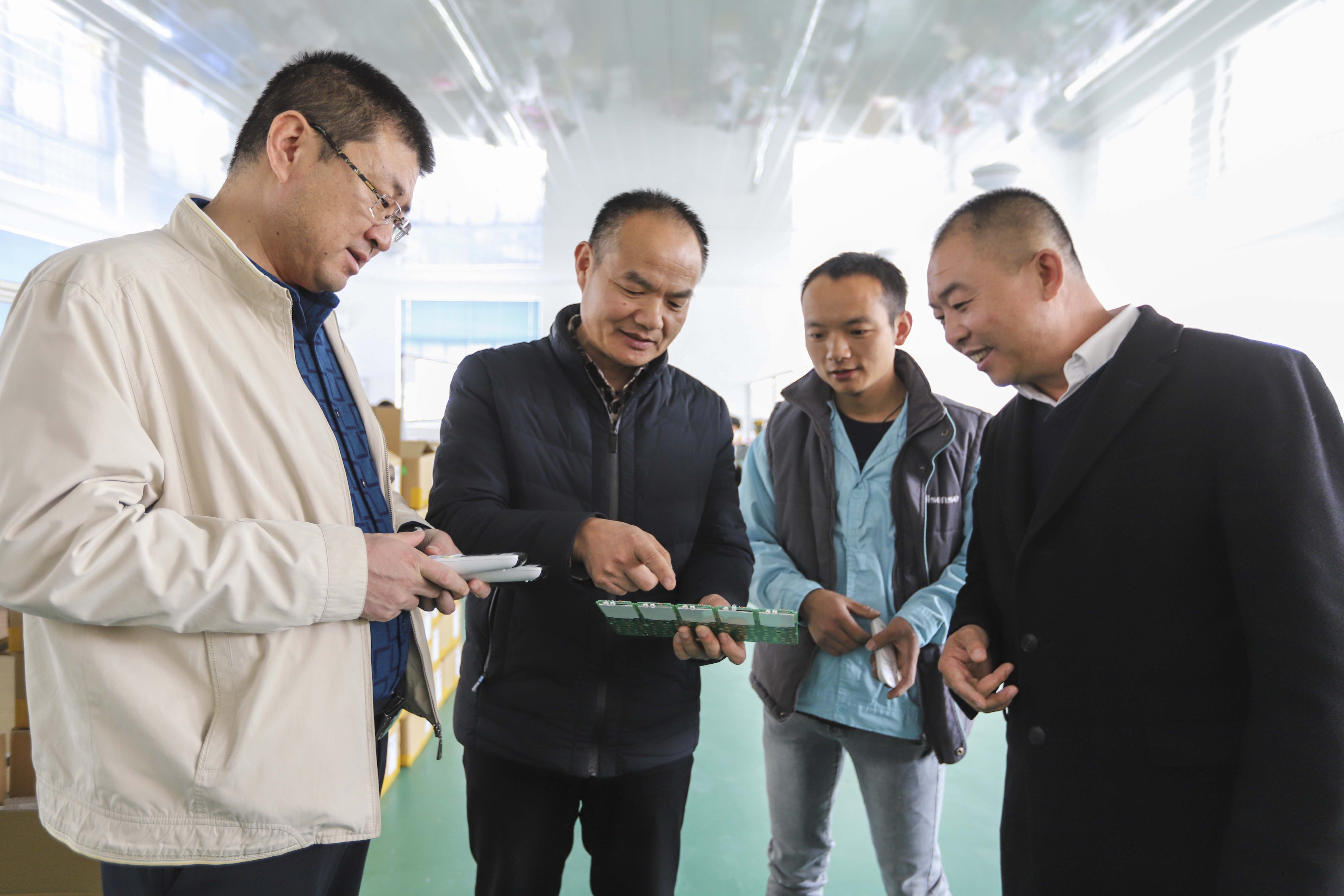 乡村惠民工厂初冬如花绽放,青岛“瑞联合”进荒庄村办厂造福乡梓