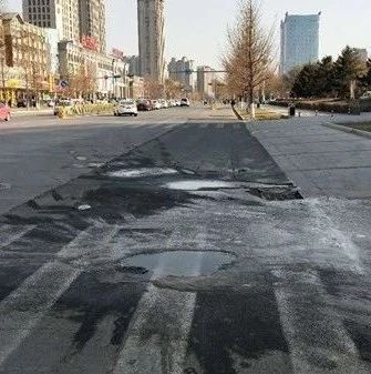 湖面结冰成为滑冰场,雪后结冰路面成滑冰场