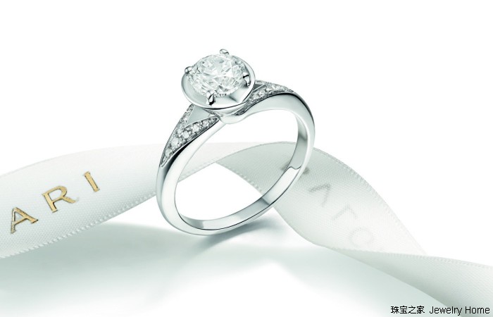 宝格丽慈善款情侣,宝格丽甜蜜抱抱