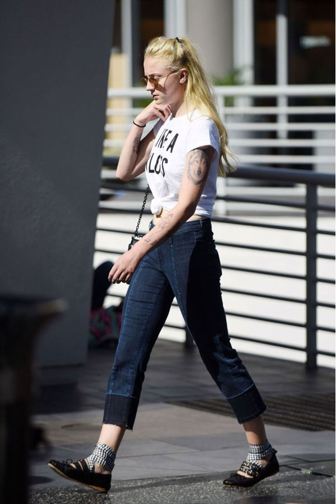 脚骨大适合穿哪种鞋,脚大的女生怎么穿鞋显脚小