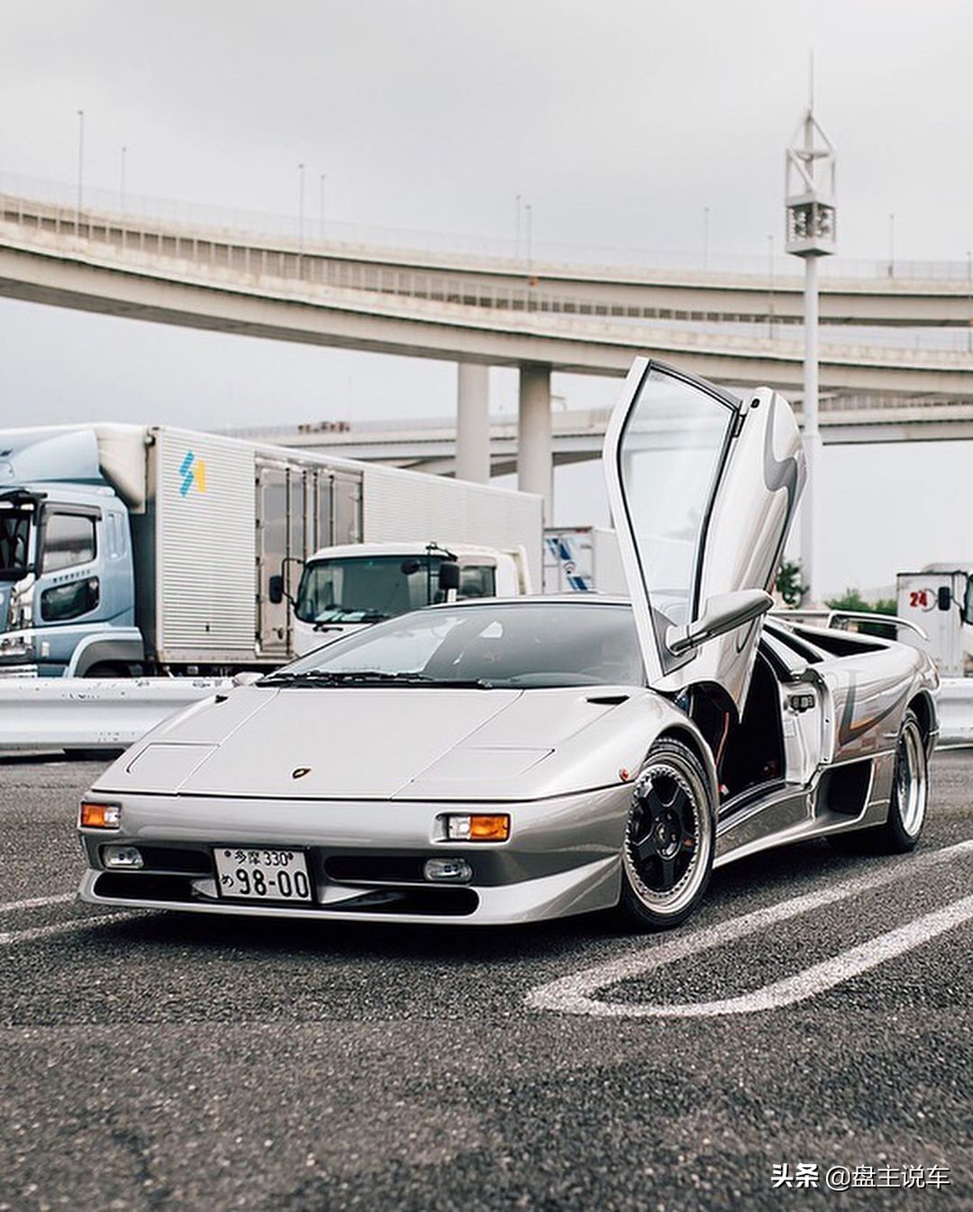 90年代的超跑三大神车,5款国产千万级超跑