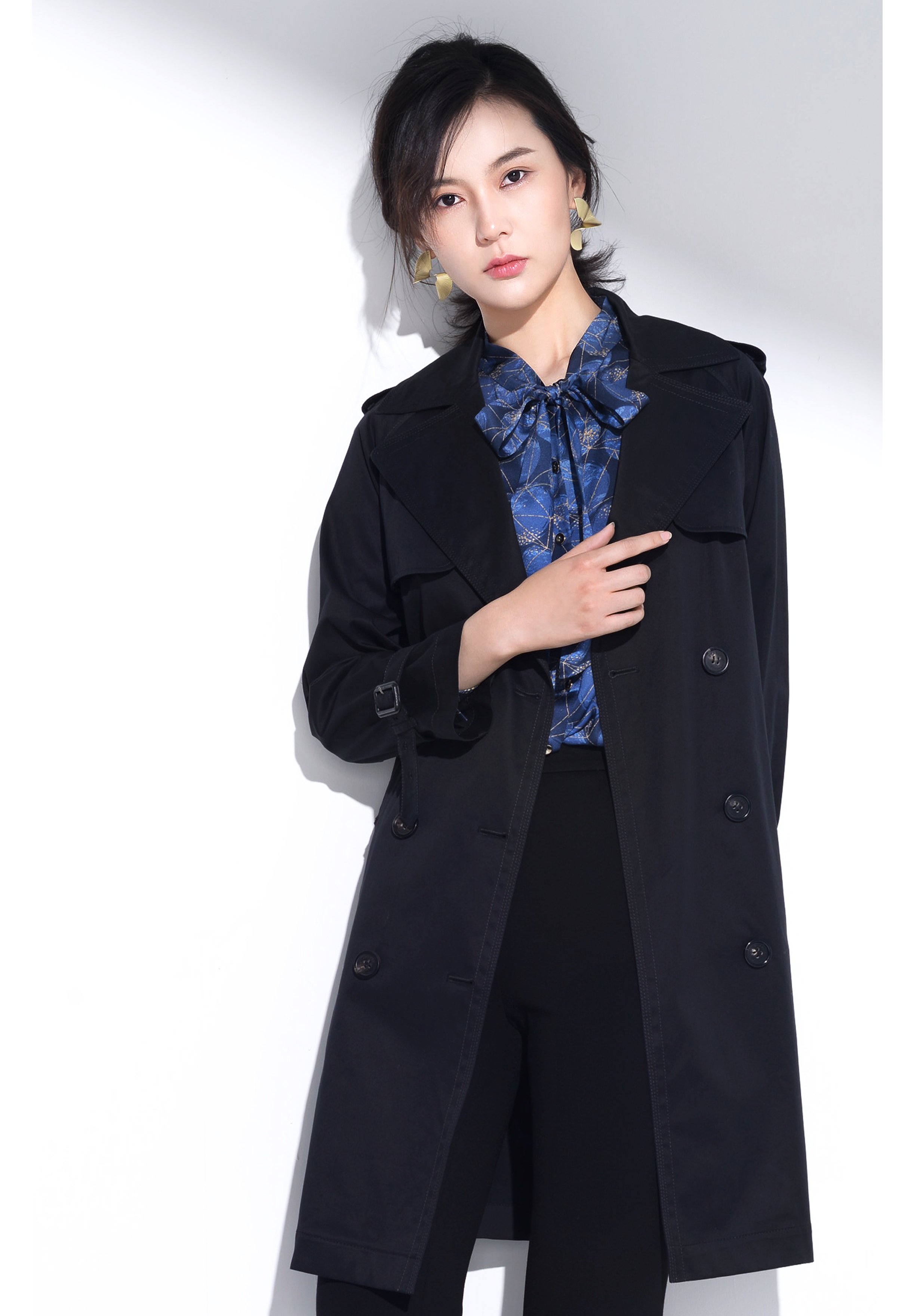 穿着风衣等风来,穿上风衣等风来