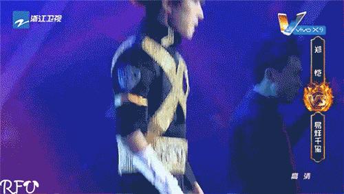 易烊千玺羞红脸,易烊千玺害羞脸红