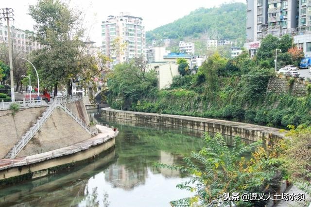 在冬天里看遵义湘江河上的秋色