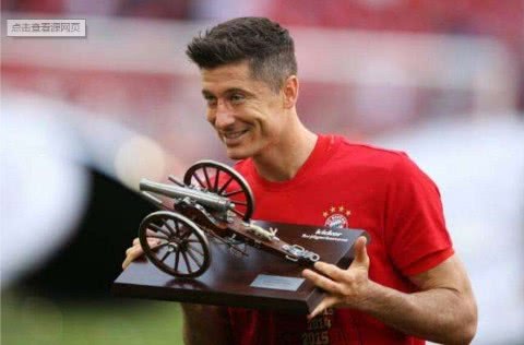 足坛缺右边锋,凯恩莱万苏亚雷斯