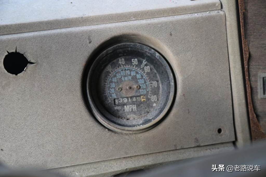 斗牛犬品牌卡车,斗牛犬在汽车上的视频