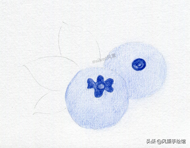 用彩铅画三角形蓝莓蛋糕,蓝莓蛋挞彩铅怎么画甜品