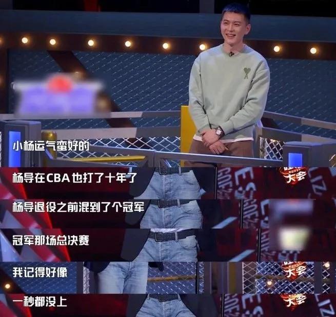 篮球足球互相调侃,足球与篮球菜鸡互啄