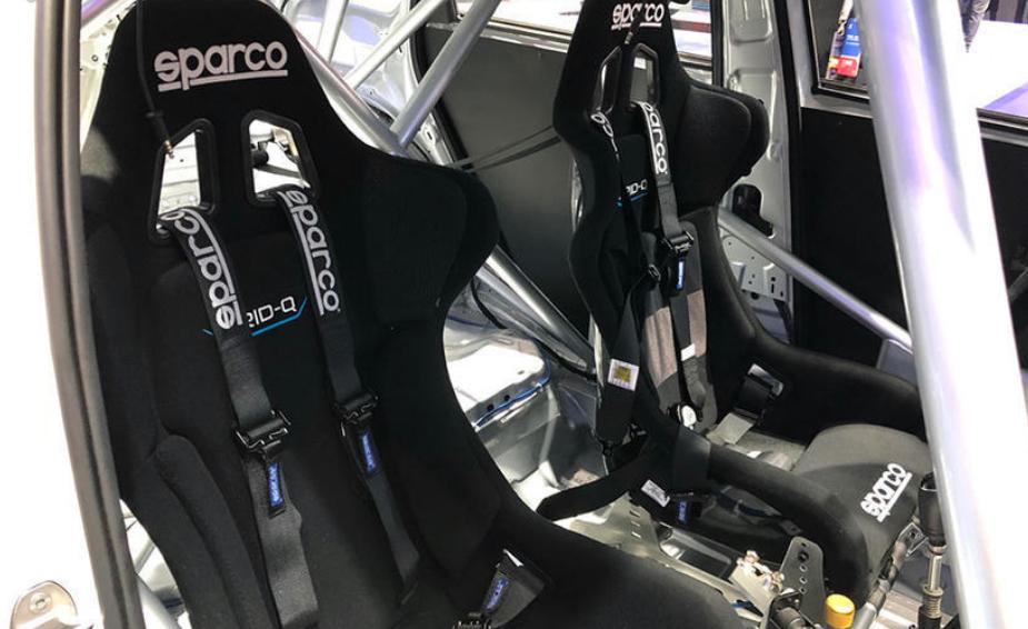 無限版飞度、好猫“如虎”，广州车展新车展台上的改装车也精彩